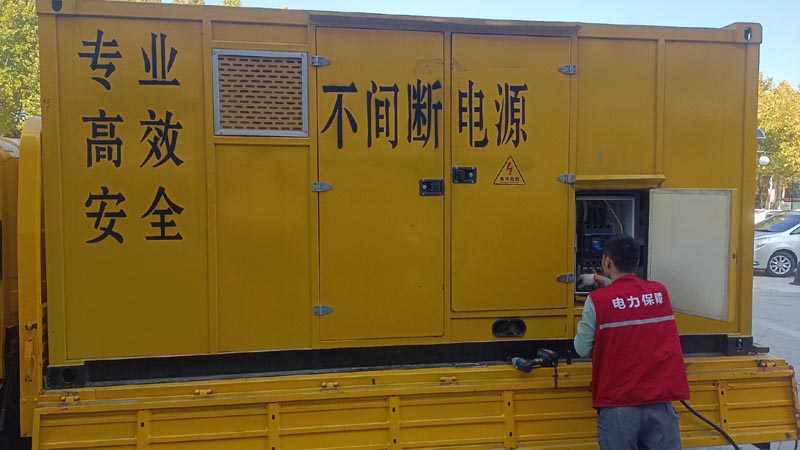 巨野柴油发电机组和UPS电源配合使用时，如何避免切换过程中的电力中断？